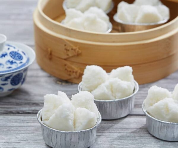 White Huat Kueh 白发糕 (Various Sizes)